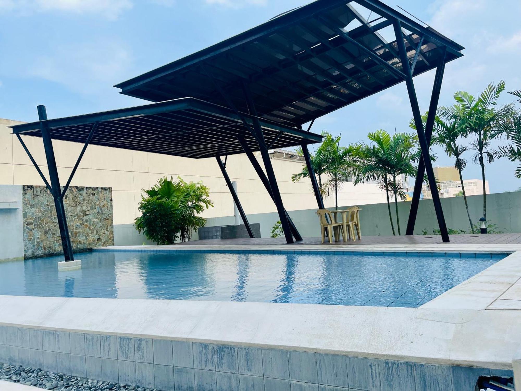 2-Bedroom Condo Unit With Balcony At Centrio Tower Beside Ayala Centrio Mall Downtown Cdo Cagayan de Oro Bagian luar foto